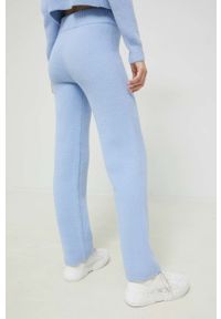 Juicy Couture spodnie dresowe damskie kolor niebieski gładkie. Stan: podwyższony. Kolor: niebieski. Materiał: dresówka. Wzór: gładki #4