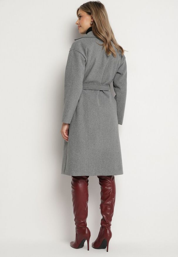 Born2be - Szary Płaszcz Dwurzędowy Wiązany Vepha. Kolor: szary. Materiał: tkanina. Długość: długie. Sezon: jesień, wiosna. Styl: klasyczny, sportowy