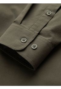 Ombre Clothing - Bawełniana męska koszula REGULAR FIT z kieszenią - khaki V4 OM-SHOS-0153 - XXL. Typ kołnierza: kołnierzyk klasyczny. Kolor: brązowy. Materiał: bawełna. Długość rękawa: długi rękaw. Długość: długie. Styl: klasyczny #6