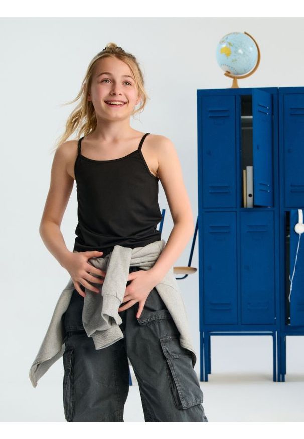 Sinsay - Gładki top basic - czarny. Kolor: czarny. Wzór: gładki