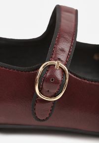 Renee - Bordowe Balerinki Vices z Wkładką ze Skóry Naturalnej Ozdobione Paskiem Patantie. Okazja: na co dzień, na randkę. Zapięcie: pasek. Kolor: czerwony. Materiał: skóra. Wzór: aplikacja. Styl: casual, elegancki, klasyczny #3