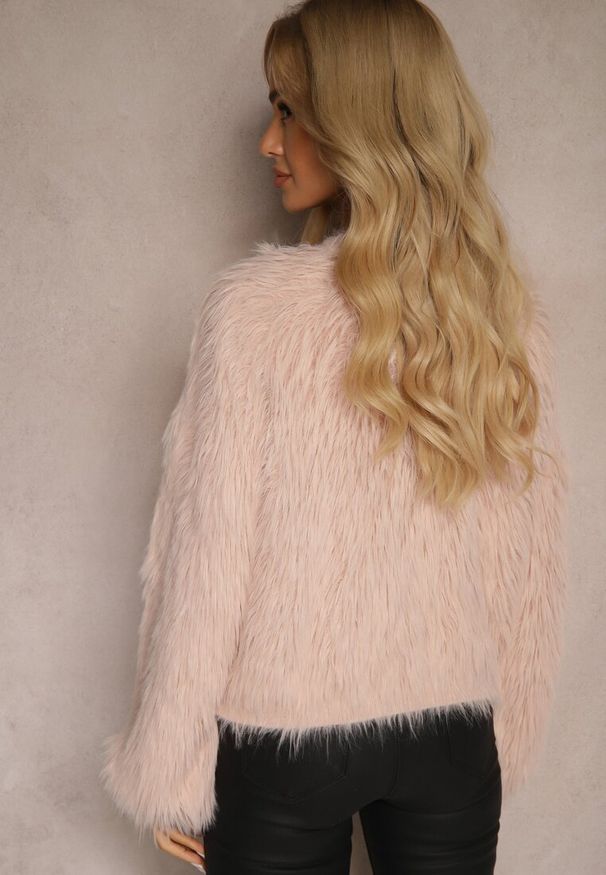 Renee - Różowy Kardigan z Kryształkami i Cienkimi Frędzlami z Dzianiny Laoniah. Okazja: na co dzień. Kolor: różowy. Materiał: dzianina. Styl: casual