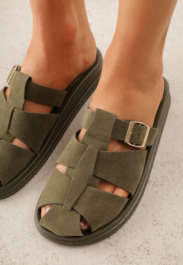 Born2be - Zielone Klapki z Paskami i Kwadratową Sprzączką Olyndar. Okazja: na co dzień. Kolor: zielony. Materiał: jeans. Sezon: lato. Styl: casual