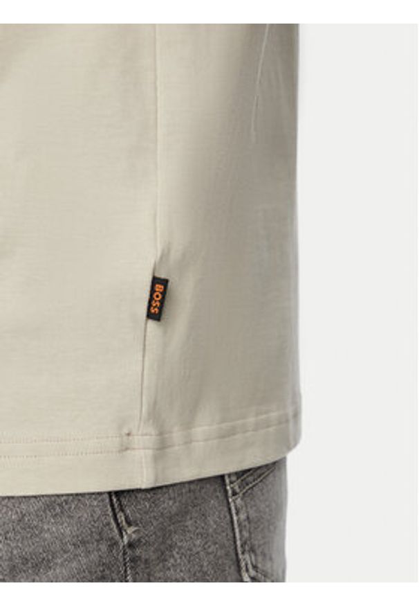 BOSS T-Shirt Logo Tape 50566606 Beżowy Regular Fit. Kolor: beżowy. Materiał: bawełna