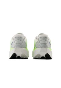 Buty męskie New Balance FuelCell Rebel v5 MFCX6KQ – zielone. Kolor: zielony. Materiał: guma, syntetyk, materiał. Szerokość cholewki: normalna. Wzór: geometria. Sport: fitness, bieganie #2