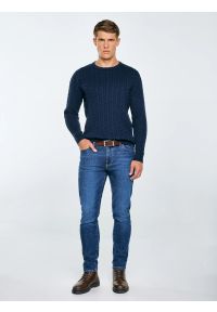 Big-Star - Sweter męski ze splotem warkoczowym granatowy Amaris 403. Kolor: niebieski. Materiał: bawełna, jeans, materiał, dzianina. Wzór: ze splotem. Styl: klasyczny, elegancki #3