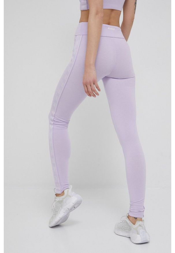Guess legginsy damskie kolor fioletowy z aplikacją. Stan: podwyższony. Kolor: fioletowy. Materiał: poliester. Wzór: aplikacja