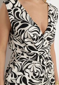 Born2be - Czarno-Biały Kombinezon na Szerokich Ramiączkach z Dekoltem w Serek i Długimi Nogawkami Xadia. Okazja: na randkę, na co dzień. Kolor: czarny. Długość rękawa: na ramiączkach. Długość: długie. Styl: casual, klasyczny #4