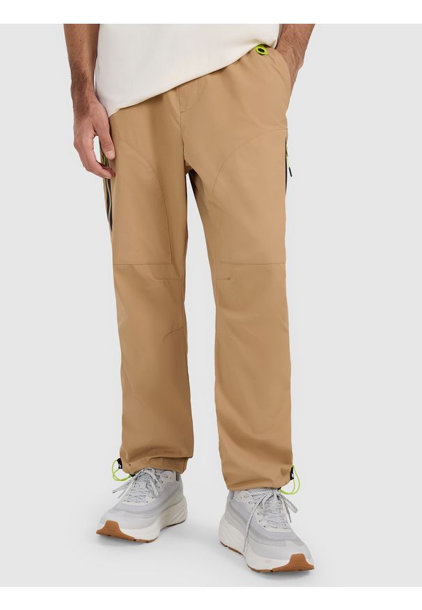 4f - 4F Spodnie casual męskie - beżowe M. Okazja: na co dzień. Kolor: beżowy. Materiał: syntetyk, materiał, tkanina. Styl: casual
