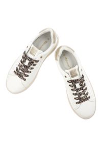 Białe Sneakersy Tamaris Modne Obuwie Damskie Animal Prints. Okazja: na co dzień, na spacer. Kolor: biały. Wzór: motyw zwierzęcy. Styl: klasyczny, elegancki, casual