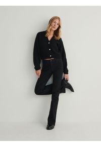 Reserved - Sweter z ozdobnymi guzikami - czarny. Kolor: czarny. Materiał: dzianina, wełna. Wzór: gładki #1