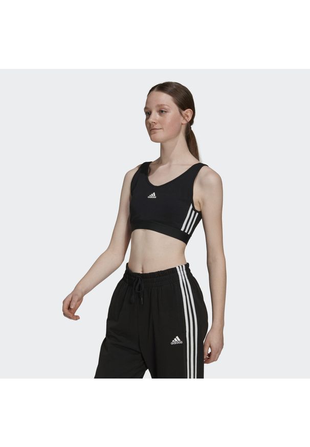 Adidas - Essentials 3-Stripes Crop Top With Removable Pads. Kolor: czarny, biały, wielokolorowy. Materiał: bawełna. Rodzaj stanika: wyciągane miseczki. Długość: krótkie. Sport: bieganie