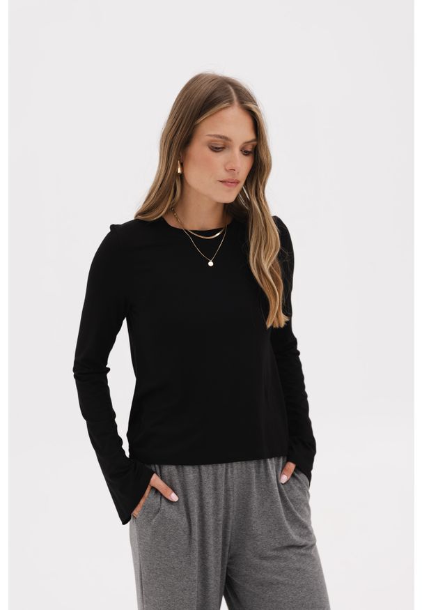 BLUZKA AMBER CZARNA S - Flawless. Okazja: na spacer, na co dzień. Kolor: czarny. Materiał: jeans, skóra, dresówka. Długość rękawa: długi rękaw. Długość: długie. Styl: casual, elegancki, sportowy, klasyczny