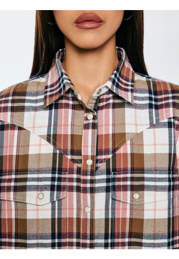 Big-Star - Koszula damska flanelowa w kratę z kolekcji Authentic różowa Nonu 000. Kolor: wielokolorowy. Materiał: bawełna, tkanina, jeans. Wzór: aplikacja, ze splotem, kratka