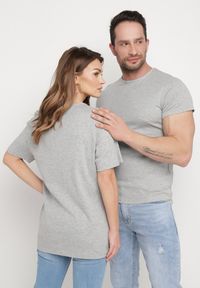 Born2be - Szara Bawełniana Koszulka z Krótkim Rękawem i Okrągłym Dekoltem Adeliz. Okazja: na spotkanie biznesowe, na co dzień. Kolor: szary. Materiał: bawełna. Długość rękawa: krótki rękaw. Długość: krótkie. Styl: klasyczny, biznesowy, casual, elegancki #6