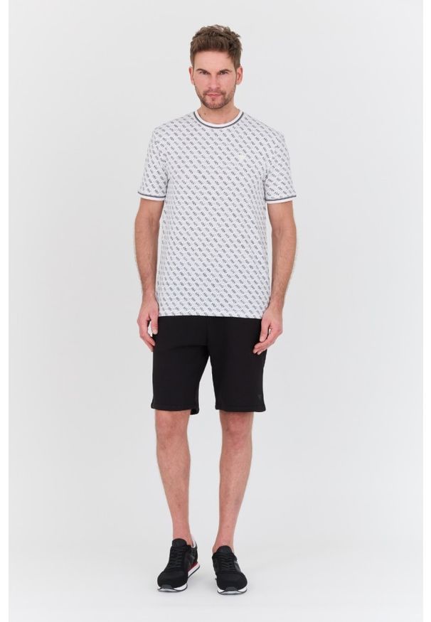 Guess - GUESS Biały t-shirt Marshall. Kolor: biały