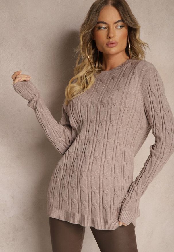 Renee - Ciemnobeżowy Sweter z Wiskozą Ozdobiony Tłoczeniem Savra. Okazja: na randkę, na co dzień. Kolor: beżowy. Materiał: wiskoza. Wzór: aplikacja. Styl: casual, elegancki
