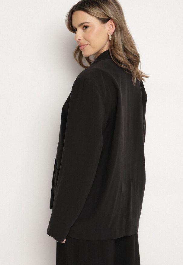 Born2be - Czarna Marynarka Oversize Pudełkowa z Kieszeniami z Modalu Mavelisse. Okazja: na co dzień. Kolor: czarny. Materiał: jeans. Styl: elegancki, casual