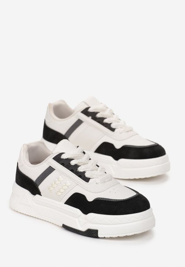 Born2be - Biało-Czarne Sznurowane Sneakersy na Płaskiej Grubej Podeszwie z Perforacją Pinnella. Wysokość cholewki: przed kostkę. Kolor: biały. Szerokość cholewki: normalna