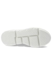 Białe Sneakersy Karino Stylowe Obuwie Damskie Na Platformie. Okazja: na co dzień. Kolor: biały. Materiał: skóra. Obcas: na platformie