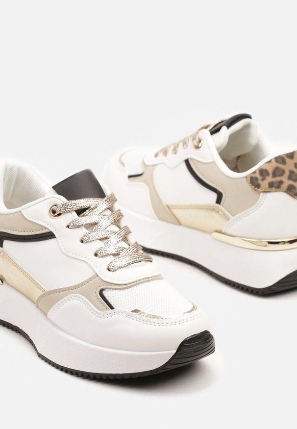 Renee - Białe Sneakersy z Panterką i Napisem Raccaria. Kolor: biały. Wzór: napisy, motyw zwierzęcy. Obcas: na platformie