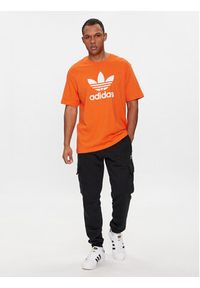 Adidas - adidas T-Shirt adicolor Trefoil IR8000 Pomarańczowy Regular Fit. Kolor: pomarańczowy. Materiał: bawełna #4