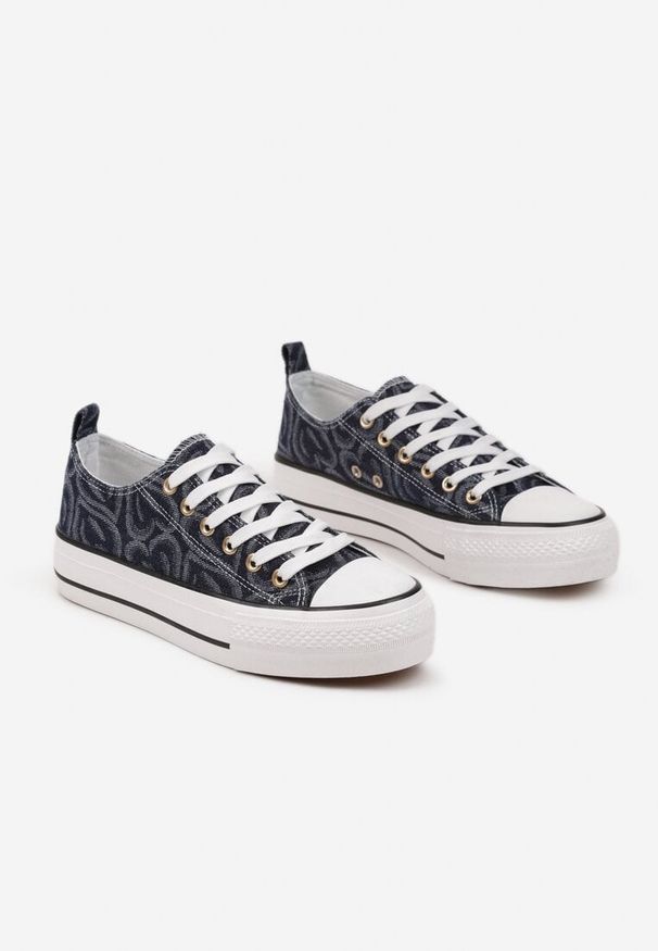 Born2be - Granatowe Trampki na Grubej Podeszwie Zdobione Printem w Serca Gonarelle. Okazja: na co dzień. Kolor: niebieski. Materiał: jeans, skóra. Wzór: nadruk, aplikacja. Obcas: na obcasie. Styl: elegancki, casual. Wysokość obcasa: niski