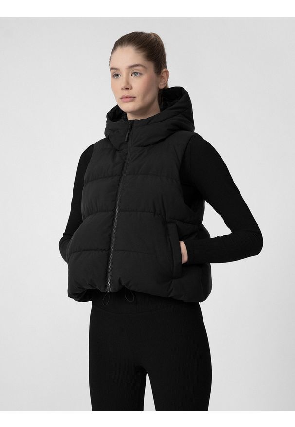 4f - Bezrękawnik puchowy z wypełnieniem syntetycznym damski. Kolor: czarny. Materiał: syntetyk, puch. Długość rękawa: bez rękawów. Długość: krótkie