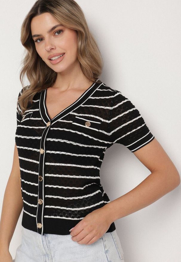 Born2be - Czarna Bluzka z Wiskozą Ozdobiona Paskami i Guzikami Natanwena. Okazja: na co dzień. Kolor: czarny. Materiał: wiskoza. Wzór: aplikacja. Styl: casual, elegancki, klasyczny