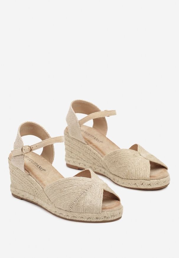 Born2be - Beżowe Sandały na Plecionym Koturnie Zapinane na Sprzączkę Elamas. Nosek buta: otwarty. Zapięcie: sprzączka. Kolor: beżowy. Materiał: jeans. Sezon: lato. Obcas: na koturnie. Styl: elegancki