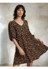 Sinsay - Sukienka mini babydoll w panterkę - brązowy. Kolor: brązowy. Wzór: motyw zwierzęcy. Długość: mini #1