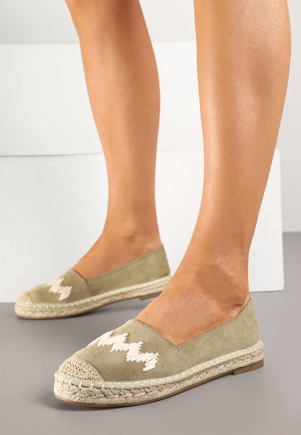 Renee - Zielone Espadryle Ozdobione Zygzakami i Plecionym Sznurkiem Sdivisa. Kolor: zielony. Materiał: jeans. Wzór: aplikacja
