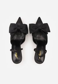 Born2be - Czarne Satynowe Szpilki z Odkrytą Piętą i Ozdobną Kokardą Argatea. Okazja: na co dzień, na spotkanie biznesowe, na ślub cywilny, do pracy, na wesele, na imprezę. Kolor: czarny. Materiał: satyna. Obcas: na szpilce. Styl: casual, biznesowy, elegancki, klasyczny #4