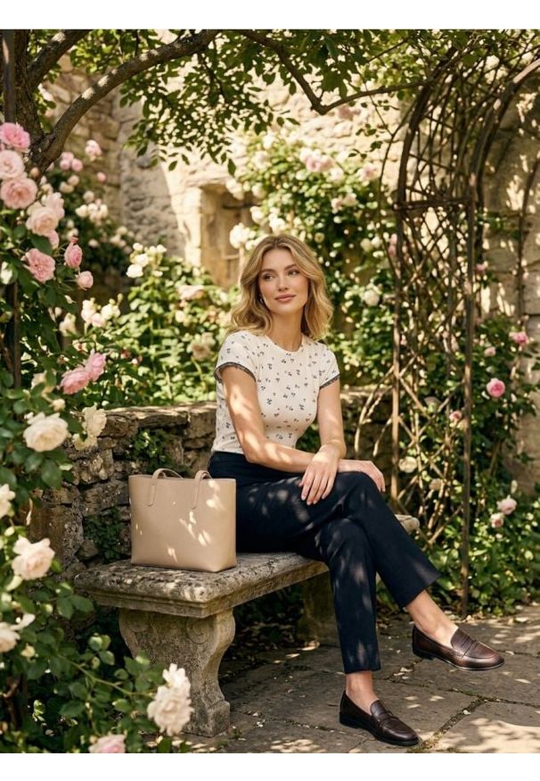 Sinsay - Wiskozowa prążkowana koszulka z nadrukiem allover - wielobarwny. Materiał: prążkowany, wiskoza. Wzór: nadruk