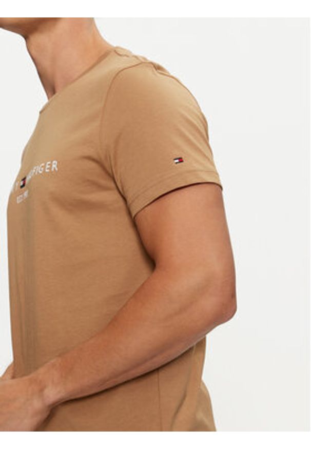TOMMY HILFIGER - Tommy Hilfiger T-Shirt Logo MW0MW11797 Beżowy Regular Fit. Kolor: beżowy. Materiał: bawełna