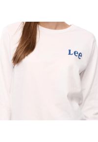 Lee - DAMSKI LONGSLEEVE LEE GRAPHIC LONGSLEEVE REULAR FIT BRIGHT WHITE L40QFELJ 112108671. Długość rękawa: długi rękaw