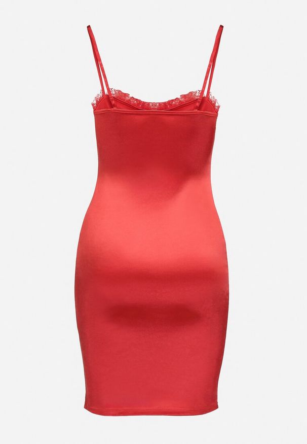 Born2be - Czerwona Sukienka z Koronką Ajos. Kolor: czerwony. Materiał: koronka. Długość rękawa: na ramiączkach. Wzór: koronka. Długość: mini