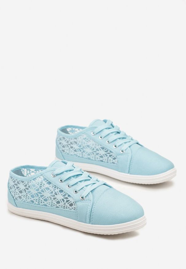 Renee - Niebieskie Tenisówki z Ażurowymi Wstawkami Po Bokach Salessa. Okazja: na co dzień. Kolor: niebieski. Materiał: jeans. Wzór: ażurowy. Sezon: wiosna, lato. Styl: casual