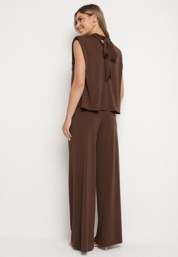 Born2be - Brązowy Komplet Bluzka z Wiązaniem i Szerokie Spodnie Halazea. Kolor: brązowy