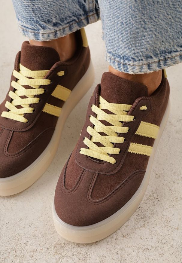 Renee - Ciemnobrązowe Sneakersy na Platformie w Stylu Tenisówek Ozdobione Paskami Ladia. Okazja: na co dzień. Zapięcie: pasek. Kolor: brązowy. Materiał: jeans. Wzór: aplikacja. Sezon: wiosna. Obcas: na platformie
