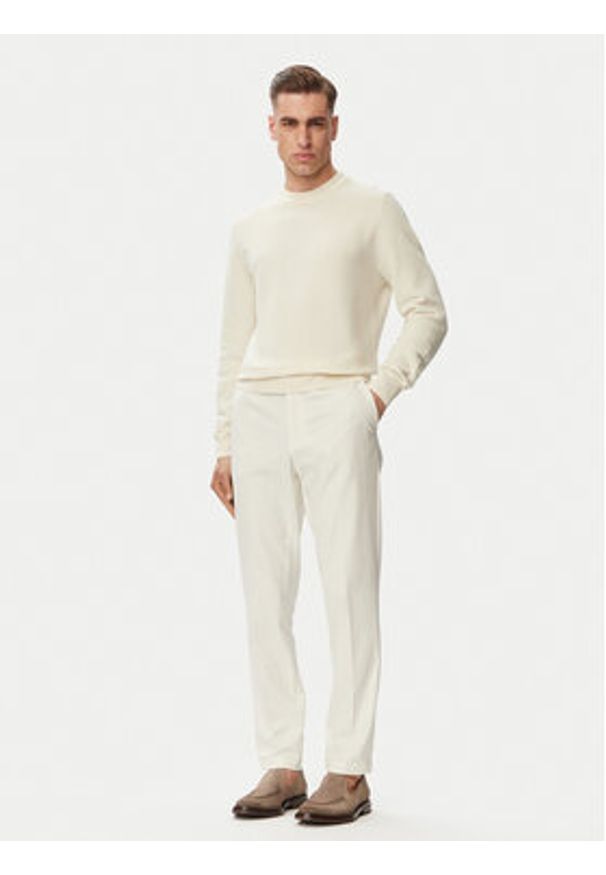 BOSS Chinosy Kaiton1 50543945 Kremowy Regular Fit. Kolor: kremowy. Materiał: syntetyk
