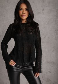 Renee - Czarna Bluzka z Koronki Ozdobiona Rozszerzanymi Rękawami Lertiola. Okazja: na co dzień. Kolor: czarny. Materiał: koronka. Wzór: aplikacja, koronka. Sezon: wiosna. Styl: casual, elegancki #5