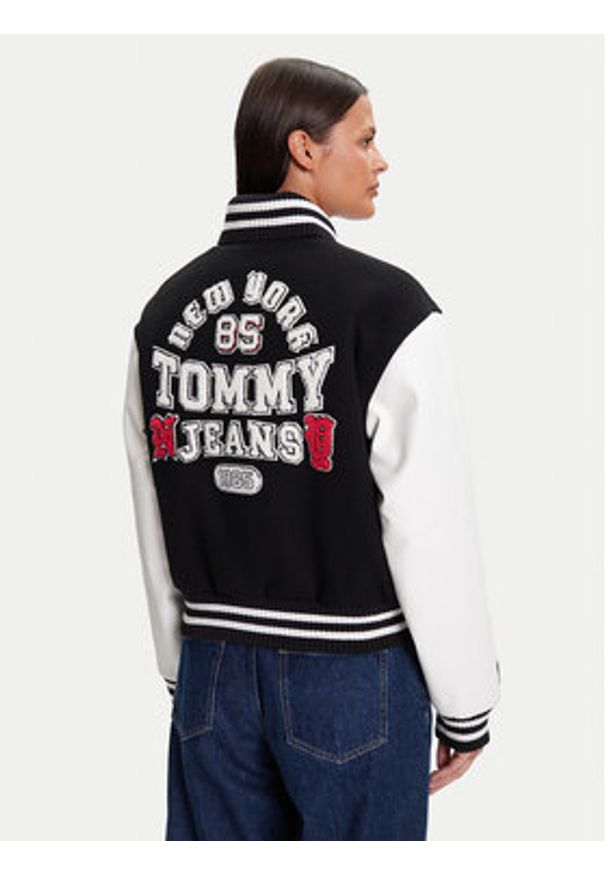 Tommy Jeans Kurtka bomber Varsity DW0DW21628 Czarny Regular Fit. Kolor: czarny. Materiał: syntetyk