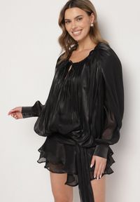 Born2be - Czarna Sukienka o Bufiastym Kroju z Falbanami Trenem i Wiązaniem Lunalina. Kolor: czarny. Styl: klasyczny, elegancki