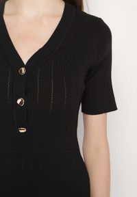 Born2be - Czarna Dzianinowa Sukienka z Wiskozą o Taliowanym Kroju z Guzikami Fenallea. Okazja: do pracy, na spotkanie biznesowe. Kolor: czarny. Materiał: wiskoza, dzianina. Styl: elegancki, biznesowy #7
