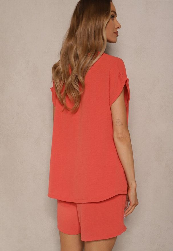 Renee - Pomarańczowy Komplet z Wiskozą T-shirt z Ozdobnymi Guzikami i Szorty Niterela. Kolor: pomarańczowy. Materiał: wiskoza