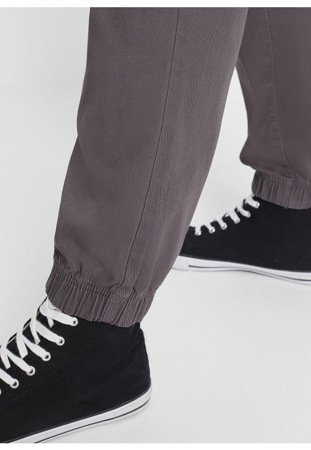 bonprix - Spodnie chino z gumką w talii, ze stretchem, Relaxed Fit Straight. Kolor: szary