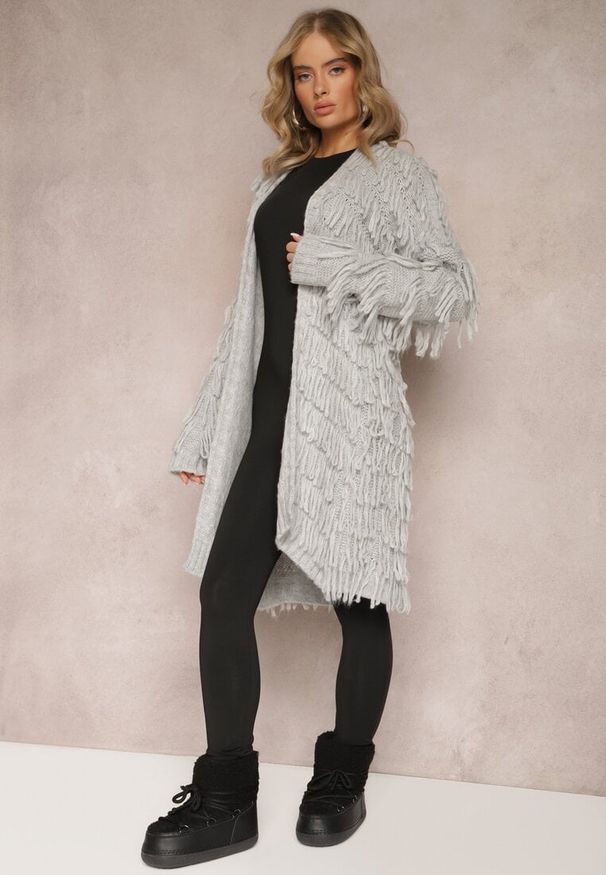 Renee - Szary Niezapinany Kardigan w Ozdobne Frędzle Massawa. Kolor: szary. Styl: elegancki
