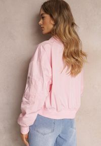 Renee - Różowa Kurtka Bomberka z Zasuwanymi Kieszeniami na Rękawach Jaylianna. Kolor: różowy #5