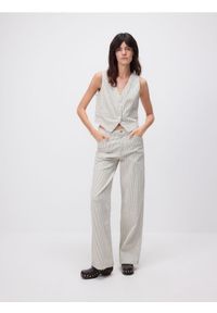 Reserved - Jeansy wide leg w paski - biały. Kolor: biały. Materiał: jeans. Wzór: paski
